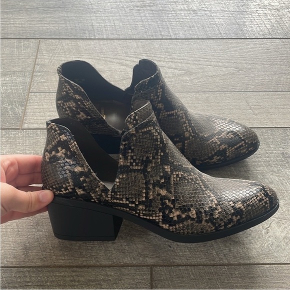 Fergalicious Size 8 Snake Print Ankle Boots. - Picture 4 of 7